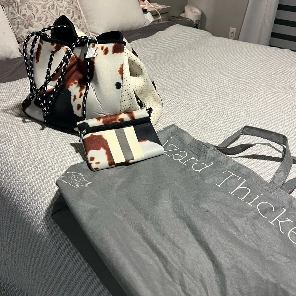Stylish Cow Print Tote Bag - Picture 9 of 10